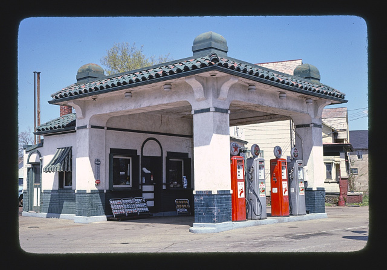  Red Star Gas Station, Marietta, Ohio 
