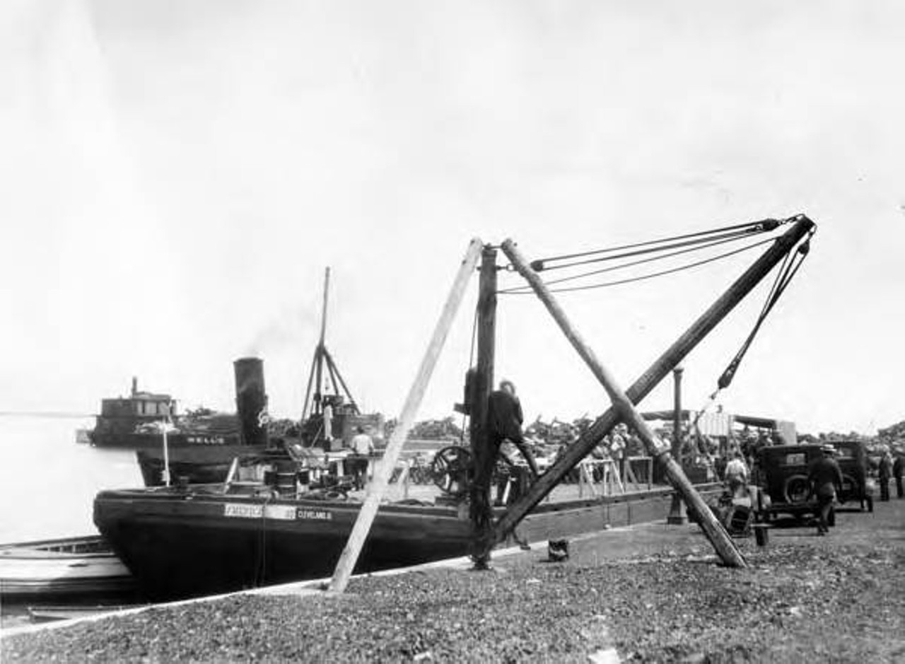 Departing barge, 1927