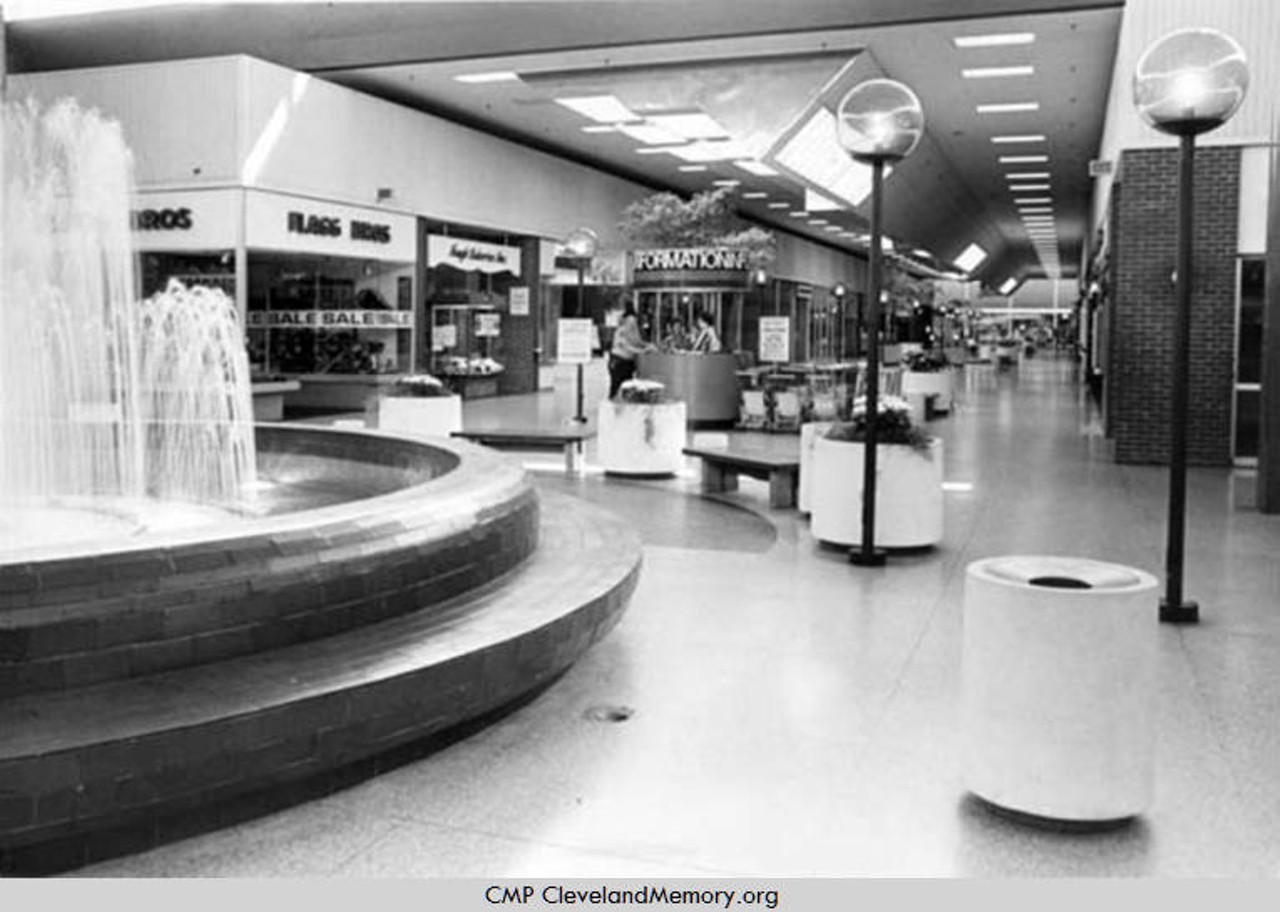 ''Empty Aisle, Severance Shopping Center.'' — photo verso, 1977